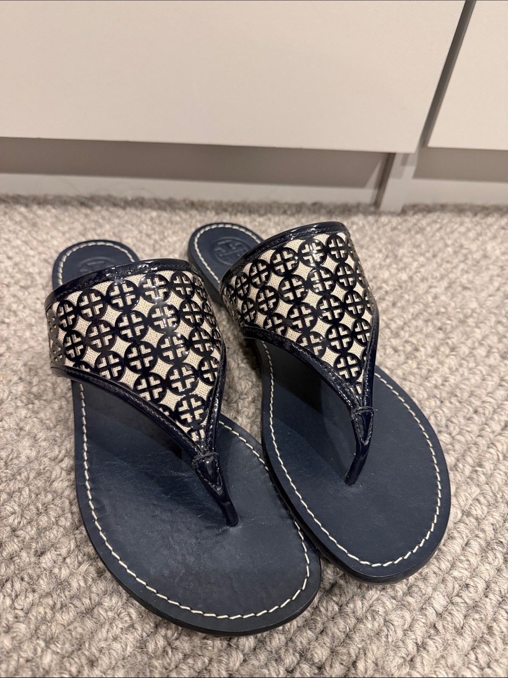 Tory Burch Navy and Cream Logo Print Thong Sandals